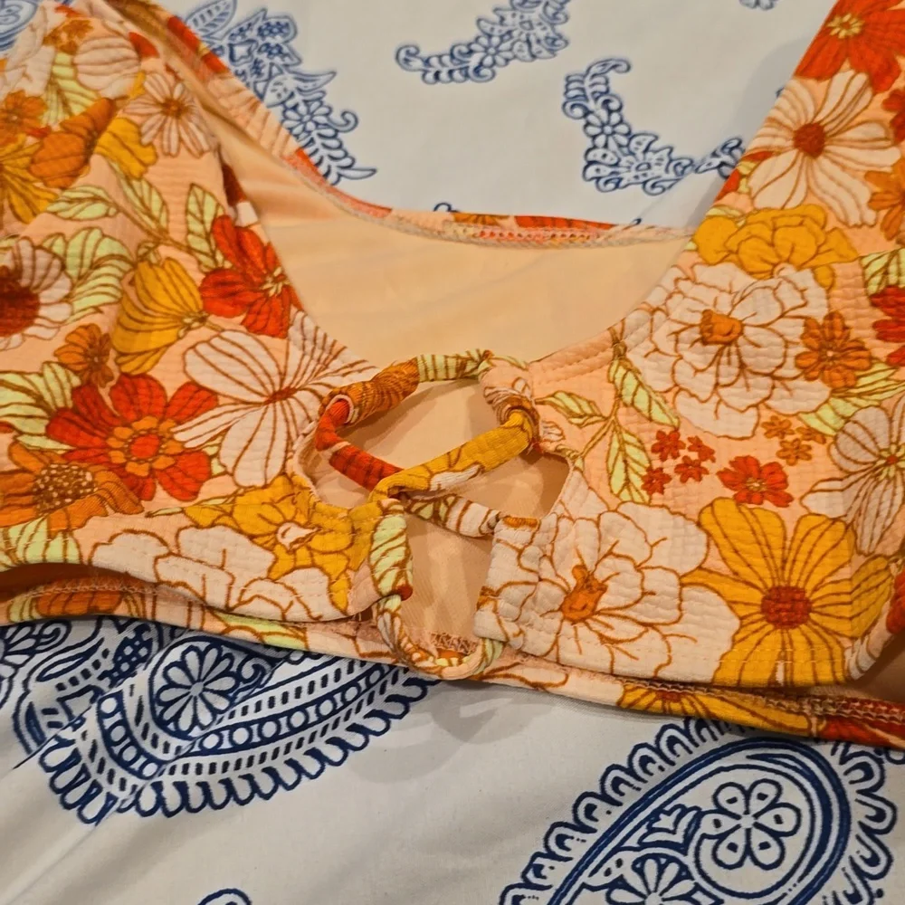 ❤️10/$13 New art class rashguard swim top